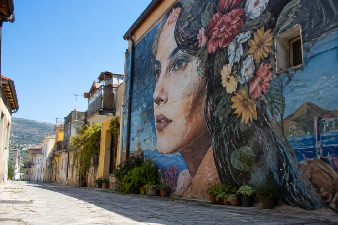 Vicoli dipinti a Borgo Croce, Reggio Calabria: il paese dei murales e come arrivarci