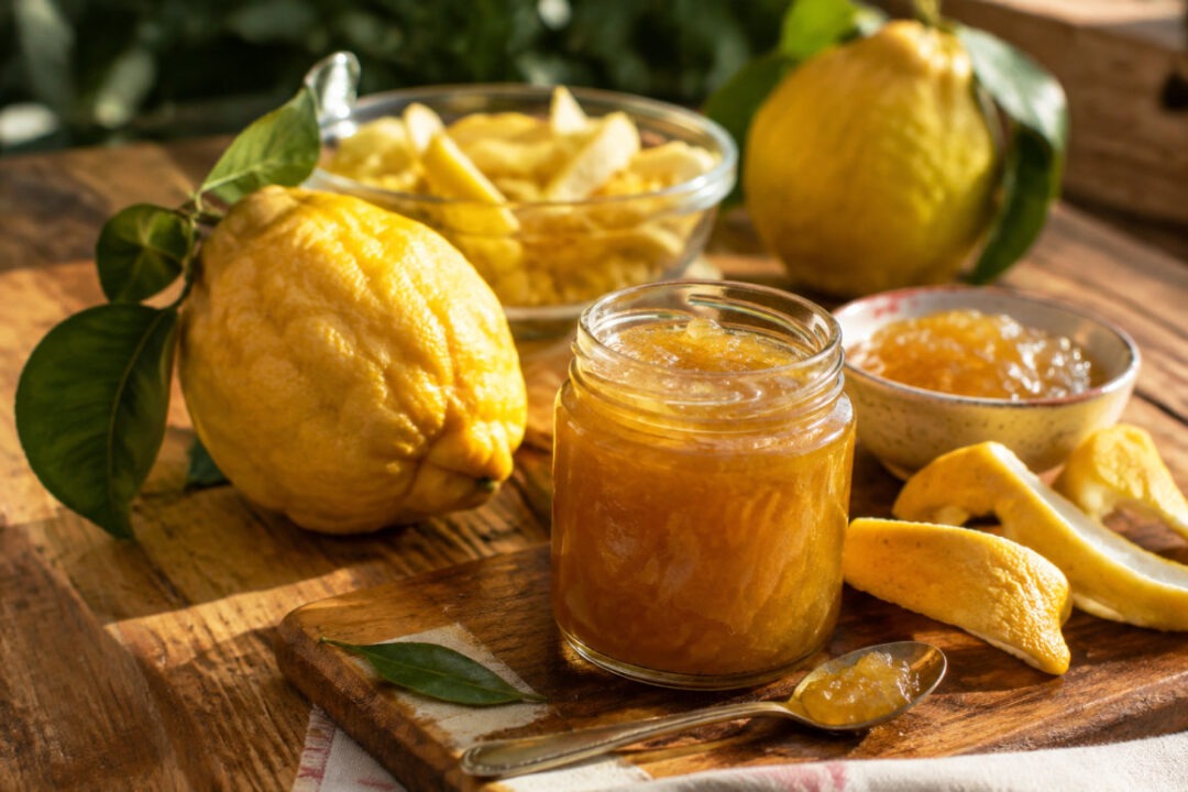 Vasetti di marmellata di cedro ricetta calabrese: scorza, ammollo e cottura